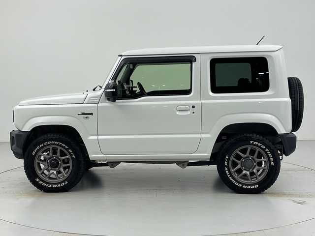 スズキ ジムニー XC 愛知県 2021(令3)年 3.1万km ピュアホワイトP 純正ナビ/・Bluetooth接続/・フルセグTV/・CD/DVD再生機能/USBポート/バックカメラ/ビルトインETC/前席シートヒーター/LEDヘッドライト（オートライト/オートハイビーム）/フォグランプ/純正16インチAW/純正フロアマット/ドアバイザー/衝突被害軽減ブレーキ/車線逸脱警報機能