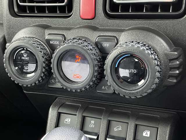 スズキ ジムニー XC 愛知県 2021(令3)年 3.1万km ピュアホワイトP 純正ナビ/・Bluetooth接続/・フルセグTV/・CD/DVD再生機能/USBポート/バックカメラ/ビルトインETC/前席シートヒーター/LEDヘッドライト（オートライト/オートハイビーム）/フォグランプ/純正16インチAW/純正フロアマット/ドアバイザー/衝突被害軽減ブレーキ/車線逸脱警報機能