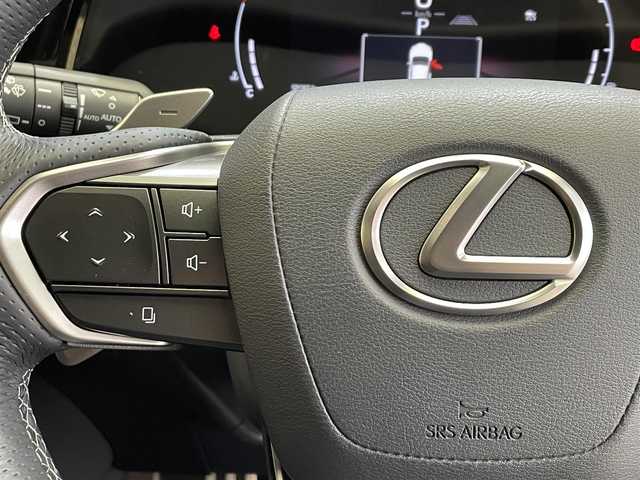 レクサス ＮＸ 350 Fスポーツ 栃木県 2023(令5)年 1.3万km ホワイトノーヴァガラスフレーク ４WD/2.4リッターターボ/寒冷地仕様/パノラミックビューモニター/カラーヘッドアップディスプレイ/パフォーマンスダンパー/NAVI・AI-AVS/ハンズフリーパワーバックドア/Fスポーツ専用本革シート/レクサスセーフティシステム＋/レーダークルーズコントロール/レーントレーシングアシスト/レーンチェンジアシスト/緊急時操舵支援/プリクラッシュセーフティ/プロアクティブドライビングアシスト/オートマチックハイビーム/ドアオープン制御付き安心降車アシスト/フロントクロストラフィックアラート/ブラインドスポットモニター/クリアランスソナー/パーキングサポートブレーキ/ダウンヒルアシスト/パワーシート・シートヒーター・シートベンチレーション(前席)/ステアリングヒーター/AC100V100Wアクセサリーコンセント/14インチディスプレイオーディオ/コネクティッドナビ/フルセグTV/純正ドライブレコーダー(前後)/ETC2.0/純正20インチアルミホイール