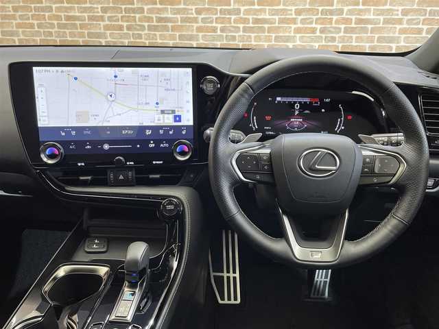 レクサス ＮＸ 350 Fスポーツ 栃木県 2023(令5)年 1.3万km ホワイトノーヴァガラスフレーク ４WD/2.4リッターターボ/寒冷地仕様/パノラミックビューモニター/カラーヘッドアップディスプレイ/パフォーマンスダンパー/NAVI・AI-AVS/ハンズフリーパワーバックドア/Fスポーツ専用本革シート/レクサスセーフティシステム＋/レーダークルーズコントロール/レーントレーシングアシスト/レーンチェンジアシスト/緊急時操舵支援/プリクラッシュセーフティ/プロアクティブドライビングアシスト/オートマチックハイビーム/ドアオープン制御付き安心降車アシスト/フロントクロストラフィックアラート/ブラインドスポットモニター/クリアランスソナー/パーキングサポートブレーキ/ダウンヒルアシスト/パワーシート・シートヒーター・シートベンチレーション(前席)/ステアリングヒーター/AC100V100Wアクセサリーコンセント/14インチディスプレイオーディオ/コネクティッドナビ/フルセグTV/純正ドライブレコーダー(前後)/ETC2.0/純正20インチアルミホイール