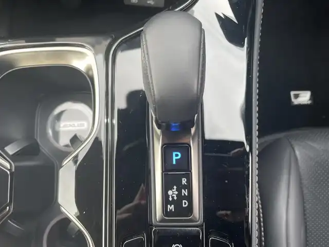 レクサス ＮＸ 350 Fスポーツ 栃木県 2023(令5)年 1.3万km ホワイトノーヴァガラスフレーク ４WD/2.4リッターターボ/寒冷地仕様/パノラミックビューモニター/カラーヘッドアップディスプレイ/パフォーマンスダンパー/NAVI・AI-AVS/ハンズフリーパワーバックドア/Fスポーツ専用本革シート/レクサスセーフティシステム＋/レーダークルーズコントロール/レーントレーシングアシスト/レーンチェンジアシスト/緊急時操舵支援/プリクラッシュセーフティ/プロアクティブドライビングアシスト/オートマチックハイビーム/ドアオープン制御付き安心降車アシスト/フロントクロストラフィックアラート/ブラインドスポットモニター/クリアランスソナー/パーキングサポートブレーキ/ダウンヒルアシスト/パワーシート・シートヒーター・シートベンチレーション(前席)/ステアリングヒーター/AC100V100Wアクセサリーコンセント/14インチディスプレイオーディオ/コネクティッドナビ/フルセグTV/純正ドライブレコーダー(前後)/ETC2.0/純正20インチアルミホイール