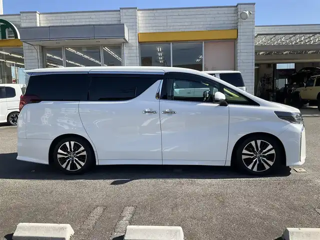トヨタ アルファード S Cパッケージ 滋賀県 2021(令3)年 3万km ホワイトパールクリスタルシャイン 車検8年9月まで/ファイナルコネクションリミテッドII車高調/トヨタセーフティセンス/ブラインドスポットモニター/パーキングサポートブレーキ/サンルーフ/デジタルインナーミラー/ディスプレイオーディオ/Bluetooth、DVD、CD、Apple CayPlay/バックカメラ/ETC/両側パワースライドドア/純正12.1インチフリップダウンモニター/前ドライブレコーダー/前シートヒーター/ステアリングヒーター/純正3眼LEDヘッドライト/LEDフォグランプ/取扱説明書/保証書