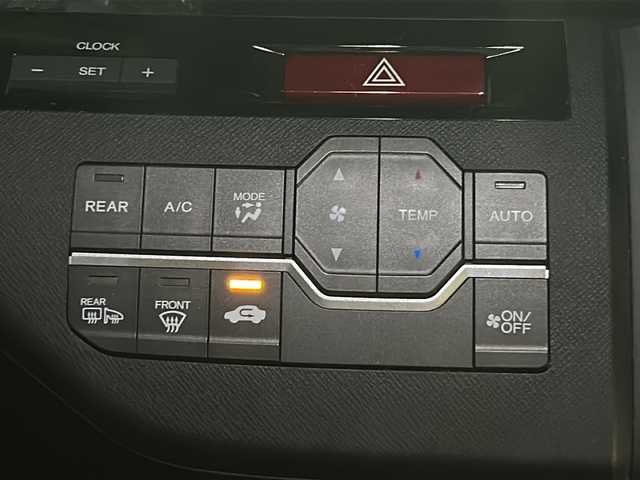 ホンダ ステップワゴン スパーダ Z クールスピリット 京都府 2013(平25)年 17.2万km ホワイトオーキッドパール 4WD/純正メモリナビ/フルセグテレビ/バックカメラ/フリップダウンモニター/アイドリングストップ/クルーズコントロール/プッシュスタート/両側パワースライドドア/ETC/シートヒーター