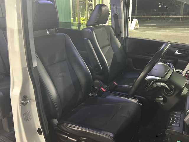 ホンダ ステップワゴン スパーダ Z クールスピリット 京都府 2013(平25)年 17.2万km ホワイトオーキッドパール 4WD/純正メモリナビ/フルセグテレビ/バックカメラ/フリップダウンモニター/アイドリングストップ/クルーズコントロール/プッシュスタート/両側パワースライドドア/ETC/シートヒーター