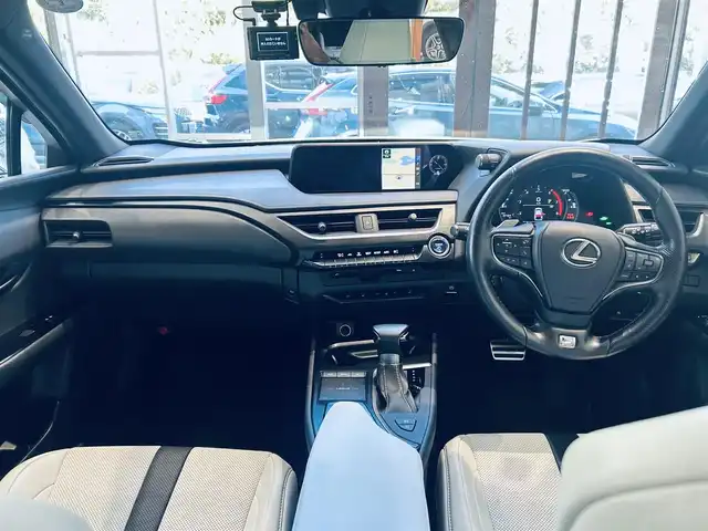 レクサス ＵＸ 250h Fスポーツ 大阪府 2021(令3)年 2.8万km ホワイトノーヴァガラスフレーク 純正ナビ/TV/360度カメラ/ACC/ブラインドスポット/純正18インチAW/LEDヘッドライト/電動リアゲート/クリアランスソナー/レザーシート/パワーシート/シートヒーター/Dシートメモリ/ステアリングヒーター