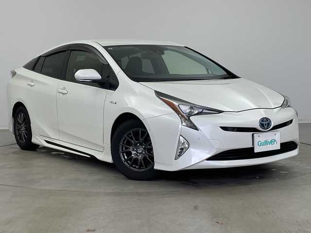 トヨタ プリウス Sセーフティプラス 新潟県 2017(平29)年 12.4万km ホワイトパールクリスタルシャイン SDメモリナビ/　（フルセグ、CD、DVD、Bluetooth）/ステアリングリモコン/純正ビルトインETC/クルーズコントロール/パーキングアシスト/レーンキープアシスト/LDA/ヘッドアップディスプレイ/プッシュスタート/スマートキー/オートLEDライト/オートマチックハイビーム/純正フロアマット/純正サイド・リアエアロ/社外アルミホイール/前後コーナーセンサー/盗難防止装置