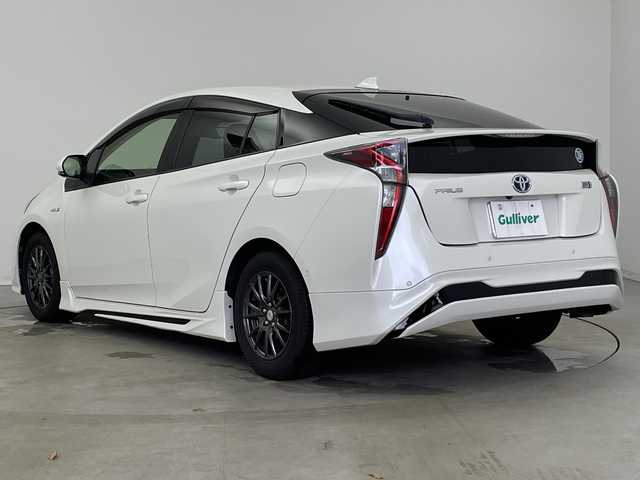 トヨタ プリウス Sセーフティプラス 新潟県 2017(平29)年 12.4万km ホワイトパールクリスタルシャイン SDメモリナビ/　（フルセグ、CD、DVD、Bluetooth）/ステアリングリモコン/純正ビルトインETC/クルーズコントロール/パーキングアシスト/レーンキープアシスト/LDA/ヘッドアップディスプレイ/プッシュスタート/スマートキー/オートLEDライト/オートマチックハイビーム/純正フロアマット/純正サイド・リアエアロ/社外アルミホイール/前後コーナーセンサー/盗難防止装置