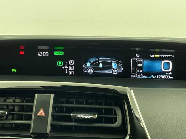 トヨタ プリウス Sセーフティプラス 新潟県 2017(平29)年 12.4万km ホワイトパールクリスタルシャイン SDメモリナビ/　（フルセグ、CD、DVD、Bluetooth）/ステアリングリモコン/純正ビルトインETC/クルーズコントロール/パーキングアシスト/レーンキープアシスト/LDA/ヘッドアップディスプレイ/プッシュスタート/スマートキー/オートLEDライト/オートマチックハイビーム/純正フロアマット/純正サイド・リアエアロ/社外アルミホイール/前後コーナーセンサー/盗難防止装置