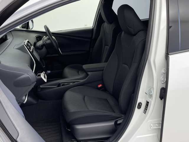 トヨタ プリウス Sセーフティプラス 新潟県 2017(平29)年 12.4万km ホワイトパールクリスタルシャイン SDメモリナビ/　（フルセグ、CD、DVD、Bluetooth）/ステアリングリモコン/純正ビルトインETC/クルーズコントロール/パーキングアシスト/レーンキープアシスト/LDA/ヘッドアップディスプレイ/プッシュスタート/スマートキー/オートLEDライト/オートマチックハイビーム/純正フロアマット/純正サイド・リアエアロ/社外アルミホイール/前後コーナーセンサー/盗難防止装置