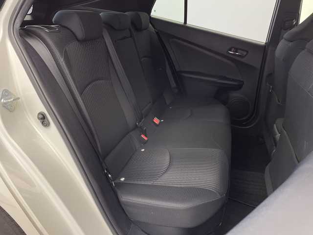 トヨタ プリウス Sセーフティプラス 新潟県 2017(平29)年 12.4万km ホワイトパールクリスタルシャイン SDメモリナビ/　（フルセグ、CD、DVD、Bluetooth）/ステアリングリモコン/純正ビルトインETC/クルーズコントロール/パーキングアシスト/レーンキープアシスト/LDA/ヘッドアップディスプレイ/プッシュスタート/スマートキー/オートLEDライト/オートマチックハイビーム/純正フロアマット/純正サイド・リアエアロ/社外アルミホイール/前後コーナーセンサー/盗難防止装置