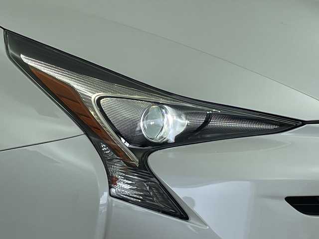 トヨタ プリウス Sセーフティプラス 新潟県 2017(平29)年 12.4万km ホワイトパールクリスタルシャイン SDメモリナビ/　（フルセグ、CD、DVD、Bluetooth）/ステアリングリモコン/純正ビルトインETC/クルーズコントロール/パーキングアシスト/レーンキープアシスト/LDA/ヘッドアップディスプレイ/プッシュスタート/スマートキー/オートLEDライト/オートマチックハイビーム/純正フロアマット/純正サイド・リアエアロ/社外アルミホイール/前後コーナーセンサー/盗難防止装置