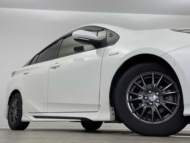 トヨタ プリウス Sセーフティプラス 新潟県 2017(平29)年 12.4万km ホワイトパールクリスタルシャイン SDメモリナビ/　（フルセグ、CD、DVD、Bluetooth）/ステアリングリモコン/純正ビルトインETC/クルーズコントロール/パーキングアシスト/レーンキープアシスト/LDA/ヘッドアップディスプレイ/プッシュスタート/スマートキー/オートLEDライト/オートマチックハイビーム/純正フロアマット/純正サイド・リアエアロ/社外アルミホイール/前後コーナーセンサー/盗難防止装置