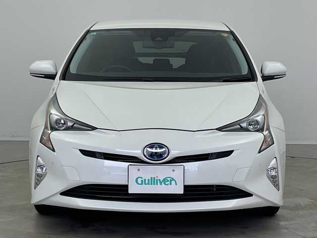 トヨタ プリウス Sセーフティプラス 新潟県 2017(平29)年 12.4万km ホワイトパールクリスタルシャイン SDメモリナビ/　（フルセグ、CD、DVD、Bluetooth）/ステアリングリモコン/純正ビルトインETC/クルーズコントロール/パーキングアシスト/レーンキープアシスト/LDA/ヘッドアップディスプレイ/プッシュスタート/スマートキー/オートLEDライト/オートマチックハイビーム/純正フロアマット/純正サイド・リアエアロ/社外アルミホイール/前後コーナーセンサー/盗難防止装置