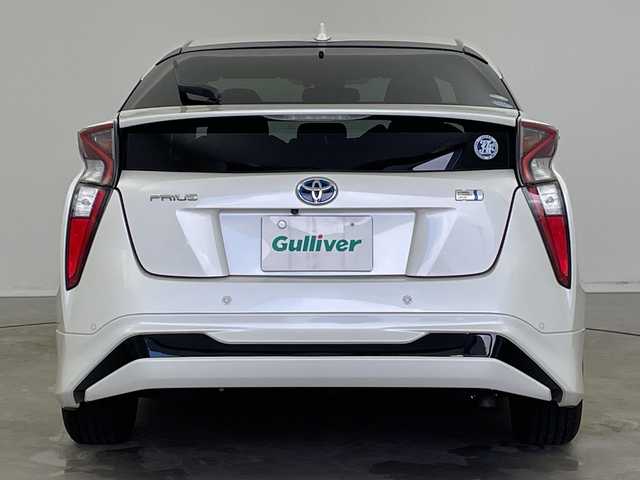 トヨタ プリウス Sセーフティプラス 新潟県 2017(平29)年 12.4万km ホワイトパールクリスタルシャイン SDメモリナビ/　（フルセグ、CD、DVD、Bluetooth）/ステアリングリモコン/純正ビルトインETC/クルーズコントロール/パーキングアシスト/レーンキープアシスト/LDA/ヘッドアップディスプレイ/プッシュスタート/スマートキー/オートLEDライト/オートマチックハイビーム/純正フロアマット/純正サイド・リアエアロ/社外アルミホイール/前後コーナーセンサー/盗難防止装置