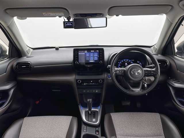 トヨタ ヤリスクロス ハイブリッド Z 愛知県 2021(令3)年 5.6万km ベージュ 純正ナビ/パノラミックビューモニター/フルセグTV・Bluetooth・AM・FM/純正18インチアルミホイール/合皮＋ツィード調ファブリックシート/運転席パワーシート/運転席助手席シートヒーター/純正フロアマット/Toyota Safety Sense/BSM/RCTA/プリクラッシュセーフティ/レーントレーシングアシスト/レーダークルーズコントロール/オートマチックハイビーム/ロードサインアシスト/発進遅れ告知/インテリジェントクリアランスソナー/パーキングサポートブレーキ/車両接近通報/横滑り防止/ドライブスタートコントロール/ヒルスタートアシスト/ISOFIX/フルLEDヘッドライト/オートライト/革巻きステアリング/ステアリングヒーター/スマートキー/プッシュスタート/イモビライザー/スペアキー1本/取扱説明書