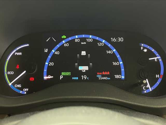 トヨタ ヤリスクロス ハイブリッド Z 愛知県 2021(令3)年 5.6万km ベージュ 純正ナビ/パノラミックビューモニター/フルセグTV・Bluetooth・AM・FM/純正18インチアルミホイール/合皮＋ツィード調ファブリックシート/運転席パワーシート/運転席助手席シートヒーター/純正フロアマット/Toyota Safety Sense/BSM/RCTA/プリクラッシュセーフティ/レーントレーシングアシスト/レーダークルーズコントロール/オートマチックハイビーム/ロードサインアシスト/発進遅れ告知/インテリジェントクリアランスソナー/パーキングサポートブレーキ/車両接近通報/横滑り防止/ドライブスタートコントロール/ヒルスタートアシスト/ISOFIX/フルLEDヘッドライト/オートライト/革巻きステアリング/ステアリングヒーター/スマートキー/プッシュスタート/イモビライザー/スペアキー1本/取扱説明書