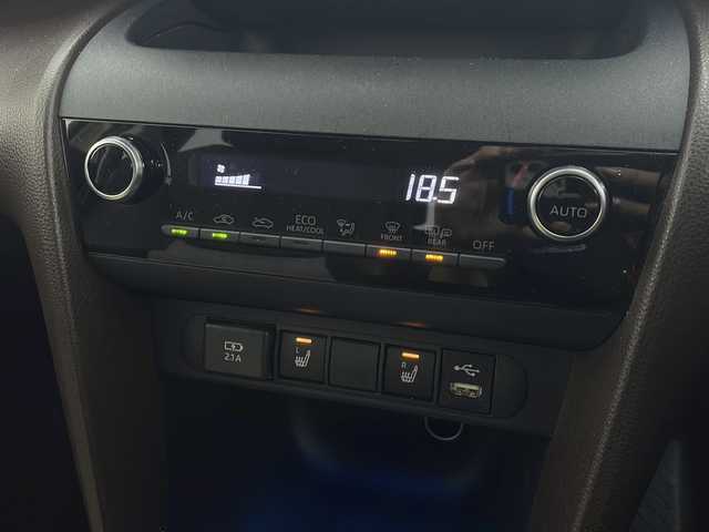 トヨタ ヤリスクロス ハイブリッド Z 愛知県 2021(令3)年 5.6万km ベージュ 純正ナビ/パノラミックビューモニター/フルセグTV・Bluetooth・AM・FM/純正18インチアルミホイール/合皮＋ツィード調ファブリックシート/運転席パワーシート/運転席助手席シートヒーター/純正フロアマット/Toyota Safety Sense/BSM/RCTA/プリクラッシュセーフティ/レーントレーシングアシスト/レーダークルーズコントロール/オートマチックハイビーム/ロードサインアシスト/発進遅れ告知/インテリジェントクリアランスソナー/パーキングサポートブレーキ/車両接近通報/横滑り防止/ドライブスタートコントロール/ヒルスタートアシスト/ISOFIX/フルLEDヘッドライト/オートライト/革巻きステアリング/ステアリングヒーター/スマートキー/プッシュスタート/イモビライザー/スペアキー1本/取扱説明書