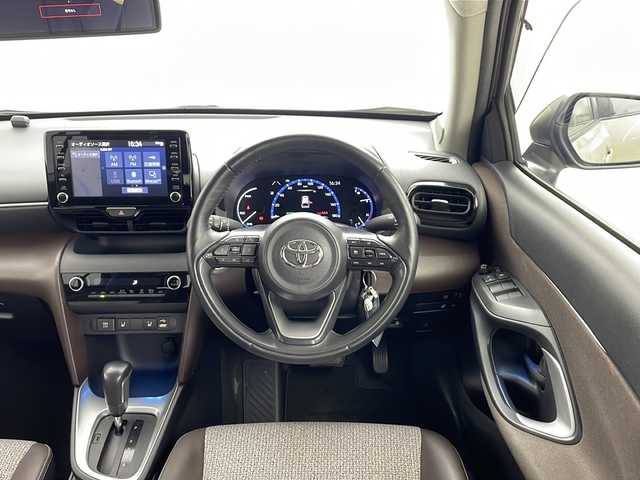 トヨタ ヤリスクロス ハイブリッド Z 愛知県 2021(令3)年 5.6万km ベージュ 純正ナビ/パノラミックビューモニター/フルセグTV・Bluetooth・AM・FM/純正18インチアルミホイール/合皮＋ツィード調ファブリックシート/運転席パワーシート/運転席助手席シートヒーター/純正フロアマット/Toyota Safety Sense/BSM/RCTA/プリクラッシュセーフティ/レーントレーシングアシスト/レーダークルーズコントロール/オートマチックハイビーム/ロードサインアシスト/発進遅れ告知/インテリジェントクリアランスソナー/パーキングサポートブレーキ/車両接近通報/横滑り防止/ドライブスタートコントロール/ヒルスタートアシスト/ISOFIX/フルLEDヘッドライト/オートライト/革巻きステアリング/ステアリングヒーター/スマートキー/プッシュスタート/イモビライザー/スペアキー1本/取扱説明書