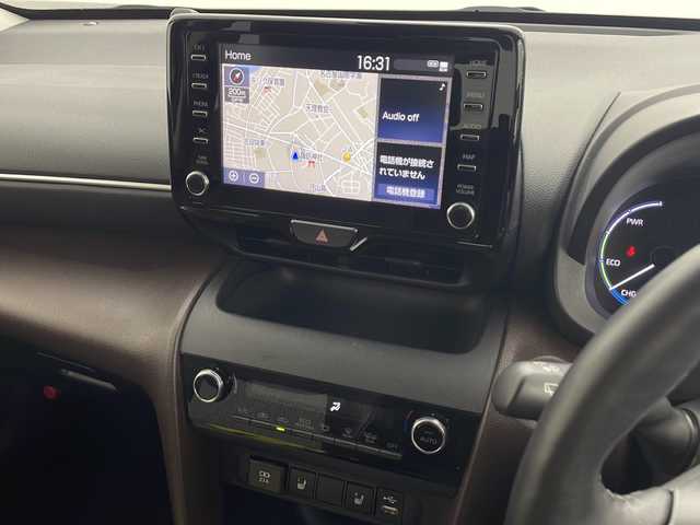 トヨタ ヤリスクロス ハイブリッド Z 愛知県 2021(令3)年 5.6万km ベージュ 純正ナビ/パノラミックビューモニター/フルセグTV・Bluetooth・AM・FM/純正18インチアルミホイール/合皮＋ツィード調ファブリックシート/運転席パワーシート/運転席助手席シートヒーター/純正フロアマット/Toyota Safety Sense/BSM/RCTA/プリクラッシュセーフティ/レーントレーシングアシスト/レーダークルーズコントロール/オートマチックハイビーム/ロードサインアシスト/発進遅れ告知/インテリジェントクリアランスソナー/パーキングサポートブレーキ/車両接近通報/横滑り防止/ドライブスタートコントロール/ヒルスタートアシスト/ISOFIX/フルLEDヘッドライト/オートライト/革巻きステアリング/ステアリングヒーター/スマートキー/プッシュスタート/イモビライザー/スペアキー1本/取扱説明書