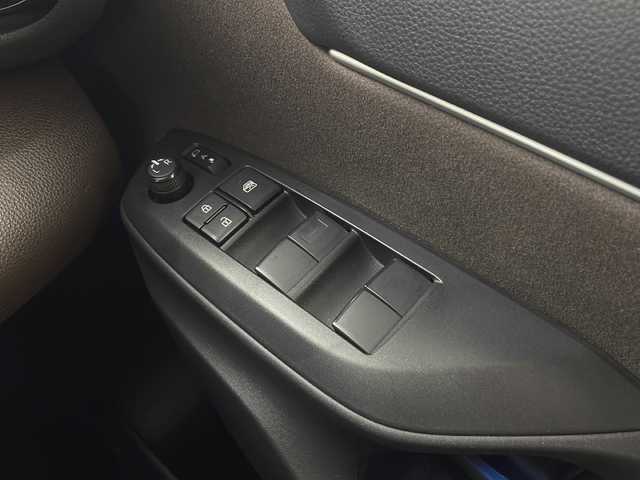 トヨタ ヤリスクロス ハイブリッド Z 愛知県 2021(令3)年 5.6万km ベージュ 純正ナビ/パノラミックビューモニター/フルセグTV・Bluetooth・AM・FM/純正18インチアルミホイール/合皮＋ツィード調ファブリックシート/運転席パワーシート/運転席助手席シートヒーター/純正フロアマット/Toyota Safety Sense/BSM/RCTA/プリクラッシュセーフティ/レーントレーシングアシスト/レーダークルーズコントロール/オートマチックハイビーム/ロードサインアシスト/発進遅れ告知/インテリジェントクリアランスソナー/パーキングサポートブレーキ/車両接近通報/横滑り防止/ドライブスタートコントロール/ヒルスタートアシスト/ISOFIX/フルLEDヘッドライト/オートライト/革巻きステアリング/ステアリングヒーター/スマートキー/プッシュスタート/イモビライザー/スペアキー1本/取扱説明書