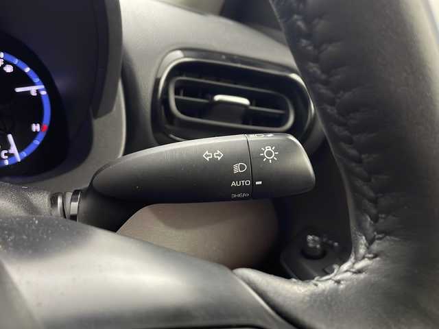 トヨタ ヤリスクロス ハイブリッド Z 愛知県 2021(令3)年 5.6万km ベージュ 純正ナビ/パノラミックビューモニター/フルセグTV・Bluetooth・AM・FM/純正18インチアルミホイール/合皮＋ツィード調ファブリックシート/運転席パワーシート/運転席助手席シートヒーター/純正フロアマット/Toyota Safety Sense/BSM/RCTA/プリクラッシュセーフティ/レーントレーシングアシスト/レーダークルーズコントロール/オートマチックハイビーム/ロードサインアシスト/発進遅れ告知/インテリジェントクリアランスソナー/パーキングサポートブレーキ/車両接近通報/横滑り防止/ドライブスタートコントロール/ヒルスタートアシスト/ISOFIX/フルLEDヘッドライト/オートライト/革巻きステアリング/ステアリングヒーター/スマートキー/プッシュスタート/イモビライザー/スペアキー1本/取扱説明書