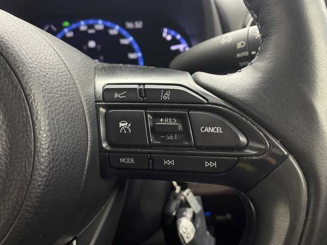 トヨタ ヤリスクロス ハイブリッド Z 愛知県 2021(令3)年 5.6万km ベージュ 純正ナビ/パノラミックビューモニター/フルセグTV・Bluetooth・AM・FM/純正18インチアルミホイール/合皮＋ツィード調ファブリックシート/運転席パワーシート/運転席助手席シートヒーター/純正フロアマット/Toyota Safety Sense/BSM/RCTA/プリクラッシュセーフティ/レーントレーシングアシスト/レーダークルーズコントロール/オートマチックハイビーム/ロードサインアシスト/発進遅れ告知/インテリジェントクリアランスソナー/パーキングサポートブレーキ/車両接近通報/横滑り防止/ドライブスタートコントロール/ヒルスタートアシスト/ISOFIX/フルLEDヘッドライト/オートライト/革巻きステアリング/ステアリングヒーター/スマートキー/プッシュスタート/イモビライザー/スペアキー1本/取扱説明書