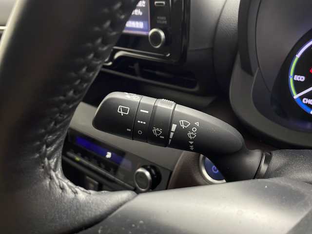 トヨタ ヤリスクロス ハイブリッド Z 愛知県 2021(令3)年 5.6万km ベージュ 純正ナビ/パノラミックビューモニター/フルセグTV・Bluetooth・AM・FM/純正18インチアルミホイール/合皮＋ツィード調ファブリックシート/運転席パワーシート/運転席助手席シートヒーター/純正フロアマット/Toyota Safety Sense/BSM/RCTA/プリクラッシュセーフティ/レーントレーシングアシスト/レーダークルーズコントロール/オートマチックハイビーム/ロードサインアシスト/発進遅れ告知/インテリジェントクリアランスソナー/パーキングサポートブレーキ/車両接近通報/横滑り防止/ドライブスタートコントロール/ヒルスタートアシスト/ISOFIX/フルLEDヘッドライト/オートライト/革巻きステアリング/ステアリングヒーター/スマートキー/プッシュスタート/イモビライザー/スペアキー1本/取扱説明書