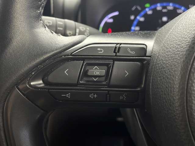 トヨタ ヤリスクロス ハイブリッド Z 愛知県 2021(令3)年 5.6万km ベージュ 純正ナビ/パノラミックビューモニター/フルセグTV・Bluetooth・AM・FM/純正18インチアルミホイール/合皮＋ツィード調ファブリックシート/運転席パワーシート/運転席助手席シートヒーター/純正フロアマット/Toyota Safety Sense/BSM/RCTA/プリクラッシュセーフティ/レーントレーシングアシスト/レーダークルーズコントロール/オートマチックハイビーム/ロードサインアシスト/発進遅れ告知/インテリジェントクリアランスソナー/パーキングサポートブレーキ/車両接近通報/横滑り防止/ドライブスタートコントロール/ヒルスタートアシスト/ISOFIX/フルLEDヘッドライト/オートライト/革巻きステアリング/ステアリングヒーター/スマートキー/プッシュスタート/イモビライザー/スペアキー1本/取扱説明書