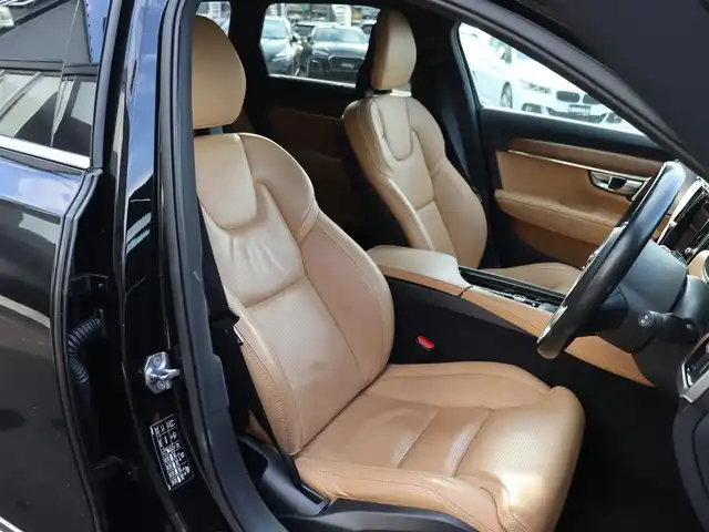 ボルボ Ｖ９０ T6 AWD インスクリプション 宮城県 2017(平29)年 4万km オニキスブラックP 純正ナビ【ＢＴ／ＣＤ／フルセグＴＶ】/サンルーフ　/アダプティブクルーズコントロール　/レーンキープアシスト/ブラインドスポットアシスト/ヘッドアップディスプレイ/パワーテールゲート/茶レザーシート　/全席シートヒーター　/Ｂｏｗｅｒｓ＆ｗｉｌｋｉｎｓサウンド　/パーキングアシスト/自動発車/ステアリングヒーター/前席メモリー付きパワーシート　/３６０°カメラ　/ルーフレール/前席エアシート/オートマチックハイビーム/パーキングアシスト/LEDヘッドライト/純正20インチAW/禁煙車