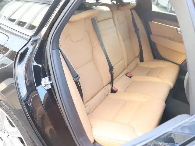 ボルボ Ｖ９０ T6 AWD インスクリプション 宮城県 2017(平29)年 4万km オニキスブラックP 純正ナビ【ＢＴ／ＣＤ／フルセグＴＶ】/サンルーフ　/アダプティブクルーズコントロール　/レーンキープアシスト/ブラインドスポットアシスト/ヘッドアップディスプレイ/パワーテールゲート/茶レザーシート　/全席シートヒーター　/Ｂｏｗｅｒｓ＆ｗｉｌｋｉｎｓサウンド　/パーキングアシスト/自動発車/ステアリングヒーター/前席メモリー付きパワーシート　/３６０°カメラ　/ルーフレール/前席エアシート/オートマチックハイビーム/パーキングアシスト/LEDヘッドライト/純正20インチAW/禁煙車