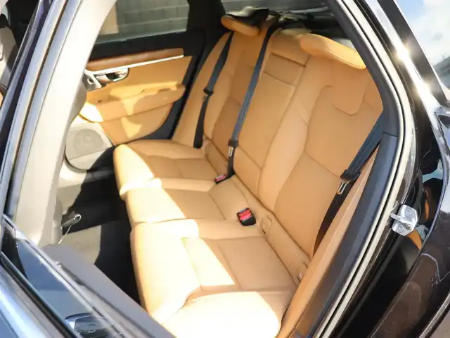 ボルボ Ｖ９０ T6 AWD インスクリプション 宮城県 2017(平29)年 4万km オニキスブラックP 純正ナビ【ＢＴ／ＣＤ／フルセグＴＶ】/サンルーフ　/アダプティブクルーズコントロール　/レーンキープアシスト/ブラインドスポットアシスト/ヘッドアップディスプレイ/パワーテールゲート/茶レザーシート　/全席シートヒーター　/Ｂｏｗｅｒｓ＆ｗｉｌｋｉｎｓサウンド　/パーキングアシスト/自動発車/ステアリングヒーター/前席メモリー付きパワーシート　/３６０°カメラ　/ルーフレール/前席エアシート/オートマチックハイビーム/パーキングアシスト/LEDヘッドライト/純正20インチAW/禁煙車