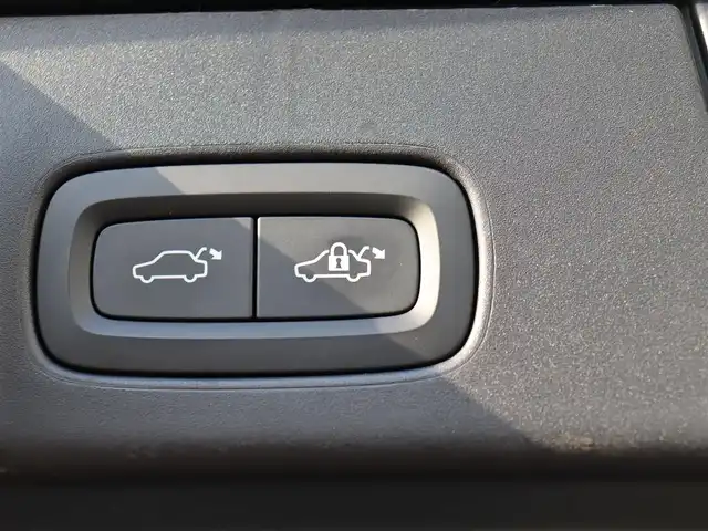 ボルボ Ｖ９０ T6 AWD インスクリプション 宮城県 2017(平29)年 4万km オニキスブラックP 純正ナビ【ＢＴ／ＣＤ／フルセグＴＶ】/サンルーフ　/アダプティブクルーズコントロール　/レーンキープアシスト/ブラインドスポットアシスト/ヘッドアップディスプレイ/パワーテールゲート/茶レザーシート　/全席シートヒーター　/Ｂｏｗｅｒｓ＆ｗｉｌｋｉｎｓサウンド　/パーキングアシスト/自動発車/ステアリングヒーター/前席メモリー付きパワーシート　/３６０°カメラ　/ルーフレール/前席エアシート/オートマチックハイビーム/パーキングアシスト/LEDヘッドライト/純正20インチAW/禁煙車