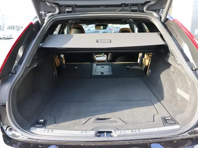 ボルボ Ｖ９０ T6 AWD インスクリプション 宮城県 2017(平29)年 4万km オニキスブラックP 純正ナビ【ＢＴ／ＣＤ／フルセグＴＶ】/サンルーフ　/アダプティブクルーズコントロール　/レーンキープアシスト/ブラインドスポットアシスト/ヘッドアップディスプレイ/パワーテールゲート/茶レザーシート　/全席シートヒーター　/Ｂｏｗｅｒｓ＆ｗｉｌｋｉｎｓサウンド　/パーキングアシスト/自動発車/ステアリングヒーター/前席メモリー付きパワーシート　/３６０°カメラ　/ルーフレール/前席エアシート/オートマチックハイビーム/パーキングアシスト/LEDヘッドライト/純正20インチAW/禁煙車