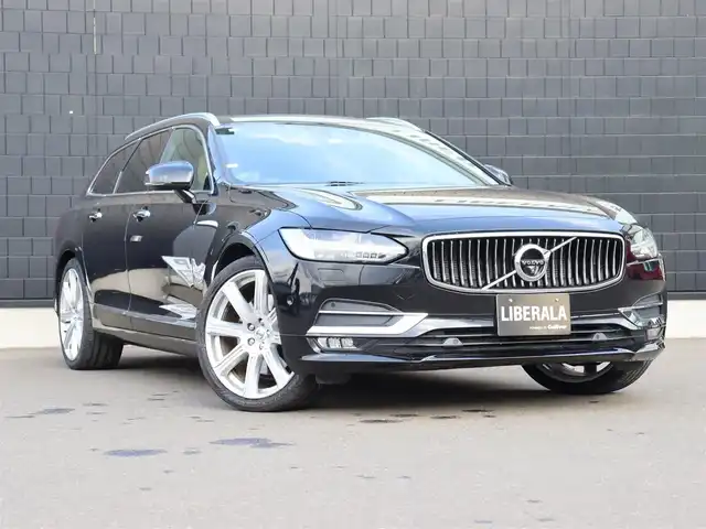 ボルボ Ｖ９０ T6 AWD インスクリプション 宮城県 2017(平29)年 4万km オニキスブラックP 純正ナビ【ＢＴ／ＣＤ／フルセグＴＶ】/サンルーフ　/アダプティブクルーズコントロール　/レーンキープアシスト/ブラインドスポットアシスト/ヘッドアップディスプレイ/パワーテールゲート/茶レザーシート　/全席シートヒーター　/Ｂｏｗｅｒｓ＆ｗｉｌｋｉｎｓサウンド　/パーキングアシスト/自動発車/ステアリングヒーター/前席メモリー付きパワーシート　/３６０°カメラ　/ルーフレール/前席エアシート/オートマチックハイビーム/パーキングアシスト/LEDヘッドライト/純正20インチAW/禁煙車