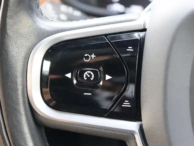 ボルボ Ｖ９０ T6 AWD インスクリプション 宮城県 2017(平29)年 4万km オニキスブラックP 純正ナビ【ＢＴ／ＣＤ／フルセグＴＶ】/サンルーフ　/アダプティブクルーズコントロール　/レーンキープアシスト/ブラインドスポットアシスト/ヘッドアップディスプレイ/パワーテールゲート/茶レザーシート　/全席シートヒーター　/Ｂｏｗｅｒｓ＆ｗｉｌｋｉｎｓサウンド　/パーキングアシスト/自動発車/ステアリングヒーター/前席メモリー付きパワーシート　/３６０°カメラ　/ルーフレール/前席エアシート/オートマチックハイビーム/パーキングアシスト/LEDヘッドライト/純正20インチAW/禁煙車