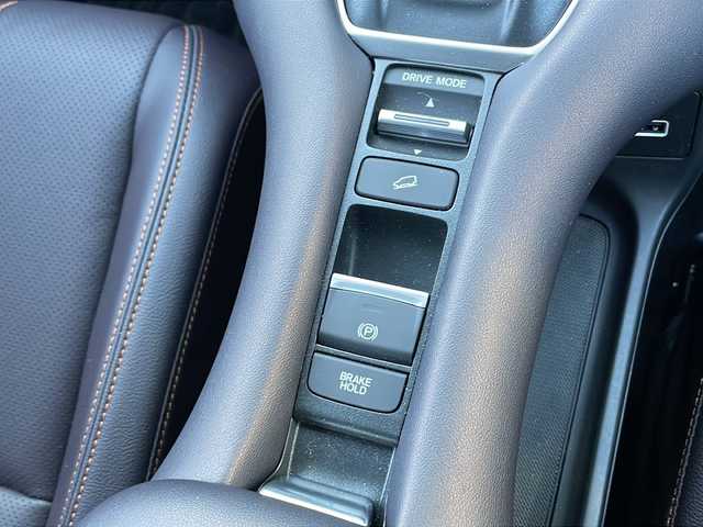 ホンダ ＺＲ－Ｖ ハイブリッド e:HEV Z 道東・釧路十勝 2024(令6)年 0.9万km スーパープラチナグレーメタリック 4WD/ワンオーナー/寒冷地仕様/純正ナビ　/(AM/FM/CD/DVD/BT)/純正ドライブレコーダー　前のみ/ビルトインETC2.0/アラウンドビューモニター/バックカメラ/レザーシート/パワーシート 前席/シートヒーター　前席/ステアリングヒーター/ステアリングスイッチ/シートメモリー/置くだけ充電/BOSEサウンド/新品冬タイヤ積込/純正18インチAW/純正フロアマット/電動リアゲート/MTモード付AT/アイドリングストップ/パーキングアシスト/レーダークルーズコントロール/コーナーセンサー　前後/レーンキープアシスト/ダウンヒルアシスト/オートライト/オートマチックハイビーム/ライトレベライザー/フォグランプ/盗難防止装置/ABS/横滑り防止装置/スペアキー