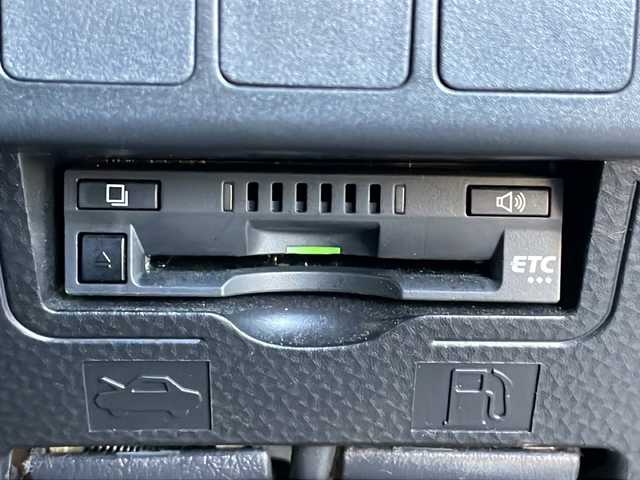 トヨタ タンク カスタムG－T 山口県 2016(平28)年 6.8万km パールホワイトⅢ 純正SDナビ【NSZT-W66T】/・Bluetooth接続/・フルセグTV/・DVD再生機能有/・AM/FM/バックカメラ/ETC/ドライブレコーダー/スマートアシスト/・衝突警報機能/・衝突回避支援ブレーキ機能/・誤発進抑制制御機能/・後方誤発進抑制制御機能/・レーダークルーズコントロール/・車線逸脱警報機能/・先行車発進お知らせ機能/シートヒーター/純正フロアマット/スマートキー/プッシュスタート/スペアキー1本/両側パワースライドドア/純正LEDライト/純正15インチアルミホイール/ドアバイザー/ウィンカーミラー