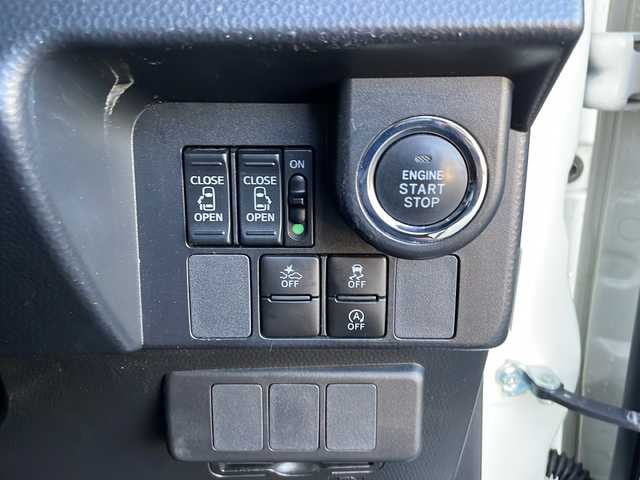 トヨタ タンク カスタムG－T 山口県 2016(平28)年 6.8万km パールホワイトⅢ 純正SDナビ【NSZT-W66T】/・Bluetooth接続/・フルセグTV/・DVD再生機能有/・AM/FM/バックカメラ/ETC/ドライブレコーダー/スマートアシスト/・衝突警報機能/・衝突回避支援ブレーキ機能/・誤発進抑制制御機能/・後方誤発進抑制制御機能/・レーダークルーズコントロール/・車線逸脱警報機能/・先行車発進お知らせ機能/シートヒーター/純正フロアマット/スマートキー/プッシュスタート/スペアキー1本/両側パワースライドドア/純正LEDライト/純正15インチアルミホイール/ドアバイザー/ウィンカーミラー