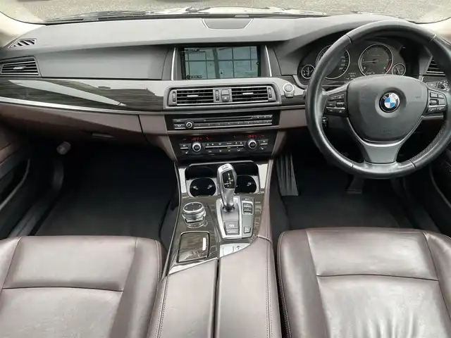 ＢＭＷ ５２３ｄ ツーリング ラグジュアリー 大阪府 2014(平26)年 11.8万km サファイアブラックP 純正HDDナビ/BT/CD/DVD/TV/USB/茶革シート/メモリー機能付きパワーシート/前席シートヒーター/追従機能付きクルーズコントロール/レーンキープアシスト/前後コーナーセンサー/バックカメラ/電動リアゲート/純正フロアマット/純正20インチAW/スペアキー/ミラー内蔵純正ETC