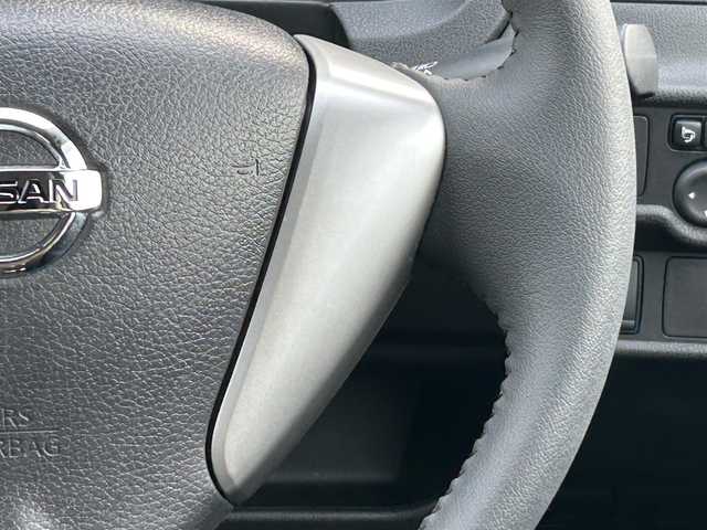 日産 ノート メダリスト X FOUR Vセレ+セーフティⅡ 道央・札幌 2016(平28)年 2.5万km バーニングレッド 純正HDDナビ　MC315D-w/（BT＆CD＆DVD＆フルセグ＆USB）/ワンオーナー/全方位カメラ/前方ドライブレコーダー/社外ETC/レーンキープアシスト/横滑り防止装置/エマージェンシーブレーキ/純正スタッドレスタイヤ積載(185/70R14)/LEDヘッドライト/オートライト/電動格納ミラー/純正フロアマット/フルフラットシート/ベンチシート/ステアリングスイッチ/コーナーセンサー（前後）
