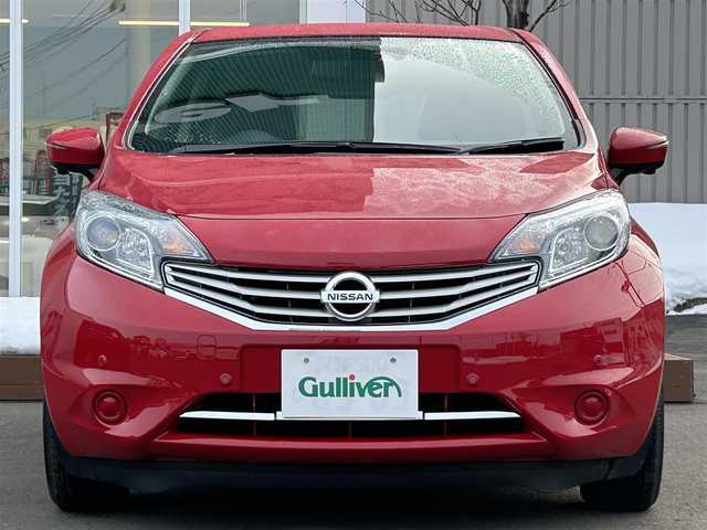 日産 ノート メダリスト X FOUR Vセレ+セーフティⅡ 道央・札幌 2016(平28)年 2.5万km バーニングレッド 純正HDDナビ　MC315D-w/（BT＆CD＆DVD＆フルセグ＆USB）/ワンオーナー/全方位カメラ/前方ドライブレコーダー/社外ETC/レーンキープアシスト/横滑り防止装置/エマージェンシーブレーキ/純正スタッドレスタイヤ積載(185/70R14)/LEDヘッドライト/オートライト/電動格納ミラー/純正フロアマット/フルフラットシート/ベンチシート/ステアリングスイッチ/コーナーセンサー（前後）