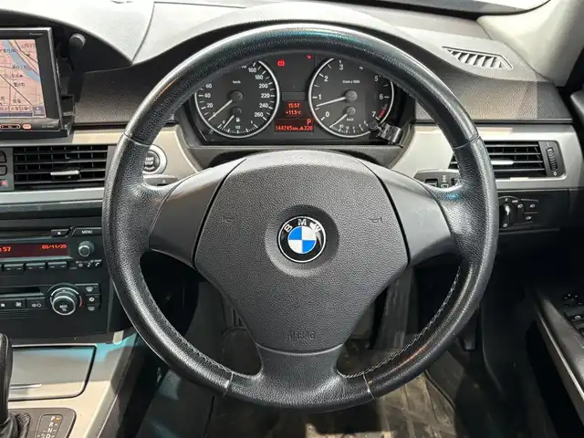 ＢＭＷ ３２０ｉ 岡山県 2008(平20)年 14.5万km ジェットブラック 登録時走行距離144.745km/社外HDDナビ：AVIC-HRV002/バックカメラ/パワーシート（D＋N 席）/ETC/純正16インチアルミホイール/プッシュスタート/スマートキー