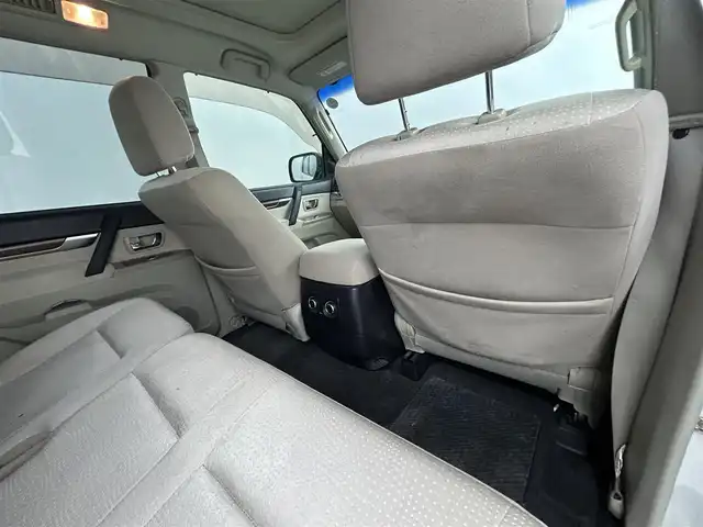 三菱 パジェロ ロング エクシード 岩手県 2008(平20)年 8.9万km ウォームホワイトパール 4WD/サンルーフ/社外ナビ/→フルセグTV/Bluetooth/CD/AUX/バックカメラ/リアヒーター/ETC/MTモード付/センターデフロック/背面タイヤ/オートライト/HIDヘッドライト/フォグライト/〇パワーステアリング/〇純正フロアマット/〇ドアバイザー/〇ウインカーミラー/取扱説明書