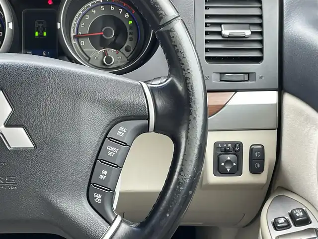 三菱 パジェロ ロング エクシード 岩手県 2008(平20)年 8.9万km ウォームホワイトパール 4WD/サンルーフ/社外ナビ/→フルセグTV/Bluetooth/CD/AUX/バックカメラ/クルーズコントロール/リアヒーター/ETC/MTモード付/センターデフロック/背面タイヤ/オートライト/HIDヘッドライト/フォグライト/〇パワーステアリング/〇純正フロアマット/〇ドアバイザー/〇ウインカーミラー/取扱説明書