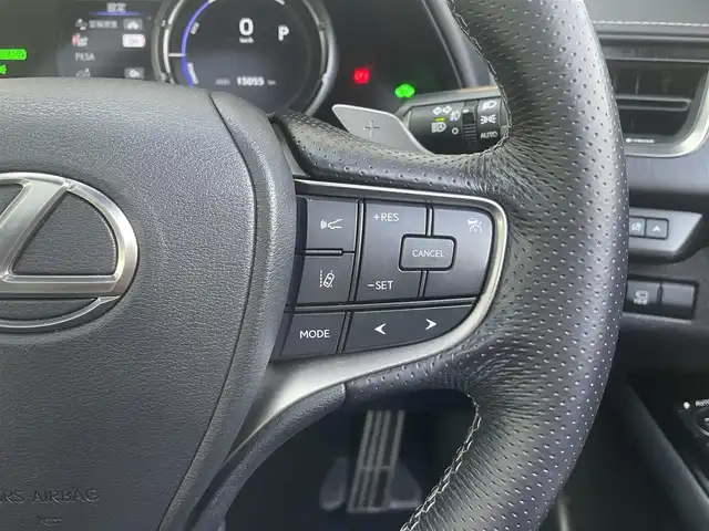レクサス ＵＸ 250h Fスポーツ 兵庫県 2020(令2)年 1.5万km ホワイトノーヴァガラスフレーク ・法人ワンオーナー/・R3/4/5/6年レクサス点検記録簿あり/・内装Fスポーツ専用ホワイト/【メーカーOP】//3眼フルLEDヘッドランプ（ヘッドランプクリーナー付）//AHS（アダプティブハイビームシステム）//パノラミックビューモニター//BSM//PKSB//チルト&スライド　ムーンルーフ//前席シートベンチレーション//・メーカーSDナビ/・地デジ/DVD/BT/USB/AUX/・ステアリングリモコン/・TVキャンセラー/・ステアリングヒーター/・ドライブレコーダー（前方/周辺録画カメラ）/・パドルシフト/・ビルトインETC/・純正18インチAW/・前席シートヒーター/・パワーバックドア/・Lexus Safety Systemプラス//プリクラッシュセーフティ（PCS）//レーントレーシングアシスト（LTA）//ロードサインアシスト（RSA）//レーダークルーズコントロール//先行車発進お知らせ（TMN）