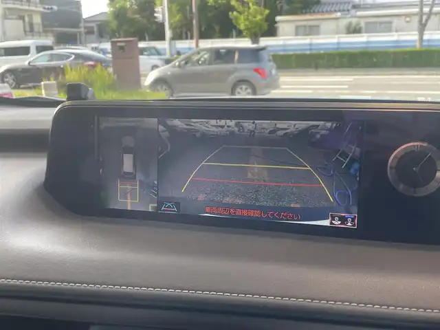 レクサス ＵＸ 250h Fスポーツ 兵庫県 2020(令2)年 1.5万km ホワイトノーヴァガラスフレーク ・法人ワンオーナー/・R3/4/5/6年レクサス点検記録簿あり/・内装Fスポーツ専用ホワイト/【メーカーOP】//3眼フルLEDヘッドランプ（ヘッドランプクリーナー付）//AHS（アダプティブハイビームシステム）//パノラミックビューモニター//BSM//PKSB//チルト&スライド　ムーンルーフ//前席シートベンチレーション//・メーカーSDナビ/・地デジ/DVD/BT/USB/AUX/・ステアリングリモコン/・TVキャンセラー/・ステアリングヒーター/・ドライブレコーダー（前方/周辺録画カメラ）/・パドルシフト/・ビルトインETC/・純正18インチAW/・前席シートヒーター/・パワーバックドア/・Lexus Safety Systemプラス//プリクラッシュセーフティ（PCS）//レーントレーシングアシスト（LTA）//ロードサインアシスト（RSA）//レーダークルーズコントロール//先行車発進お知らせ（TMN）