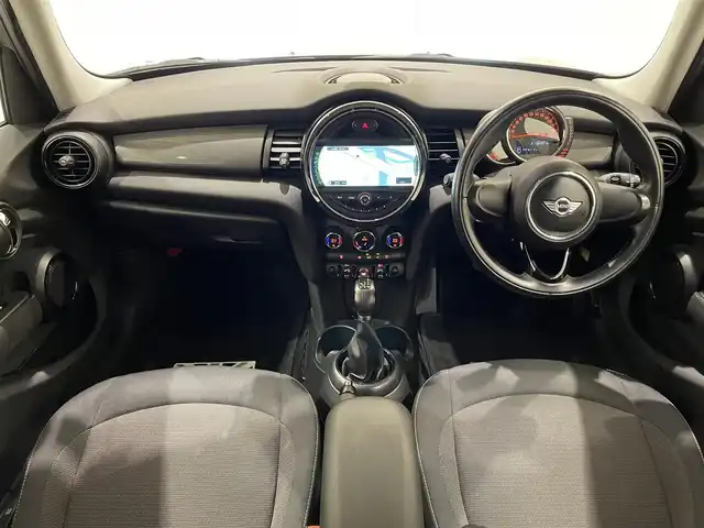 ＭＩＮＩ ＢＭＷ ミニ クーパー 熊本県 2014(平26)年 5.6万km ムーンウォークグレーメタリック ・スマートキー/・プッシュスタート/・純正HDDナビ/　【Bluetooth・USB・MSV】/・社外フルセグTV/・バックカメラ/・ETC/・ドライブレコーダー(前後録画)/・LEDヘッドランプ/・LEDフォグランプ/・純正マット