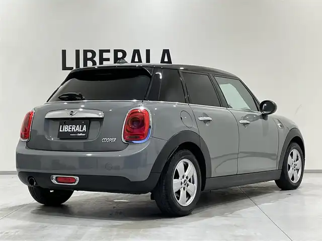 ＭＩＮＩ ＢＭＷ ミニ クーパー 熊本県 2014(平26)年 5.6万km ムーンウォークグレーメタリック ・スマートキー/・プッシュスタート/・純正HDDナビ/　【Bluetooth・USB・MSV】/・社外フルセグTV/・バックカメラ/・ETC/・ドライブレコーダー(前後録画)/・LEDヘッドランプ/・LEDフォグランプ/・純正マット