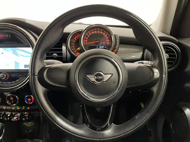 ＭＩＮＩ ＢＭＷ ミニ クーパー 熊本県 2014(平26)年 5.6万km ムーンウォークグレーメタリック ・スマートキー/・プッシュスタート/・純正HDDナビ/　【Bluetooth・USB・MSV】/・社外フルセグTV/・バックカメラ/・ETC/・ドライブレコーダー(前後録画)/・LEDヘッドランプ/・LEDフォグランプ/・純正マット