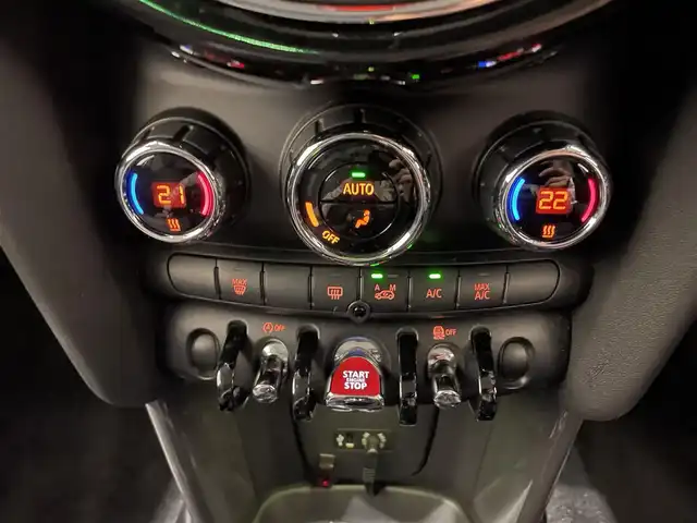 ＭＩＮＩ ＢＭＷ ミニ クーパー 熊本県 2014(平26)年 5.6万km ムーンウォークグレーメタリック ・スマートキー/・プッシュスタート/・純正HDDナビ/　【Bluetooth・USB・MSV】/・社外フルセグTV/・バックカメラ/・ETC/・ドライブレコーダー(前後録画)/・LEDヘッドランプ/・LEDフォグランプ/・純正マット